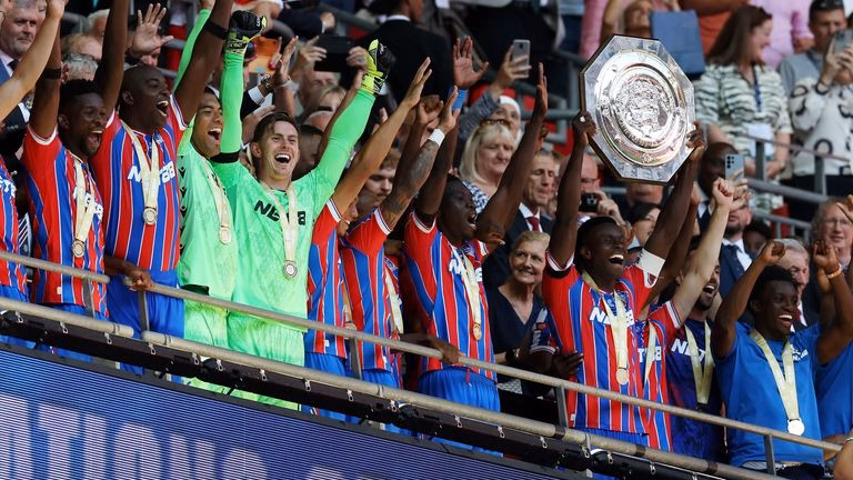 Crystal Palace Community Shield Lift